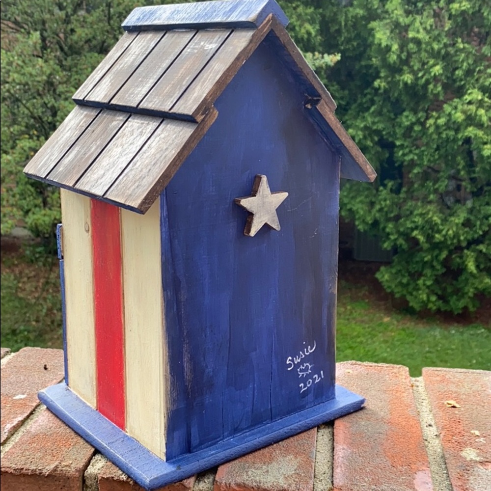 🇺🇸⭐️”America” handpainted birdhouse - Picture 6 of 10